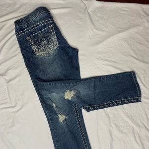 Cropped and ripped jeans with cute accent pockets.